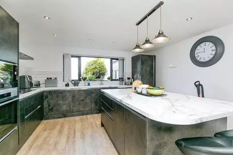 3 bedroom semi-detached house for sale - View 3