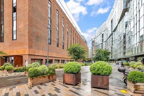 1 bedroom flat for sale, Circus Road West, London SW11