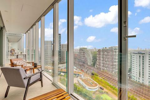 1 bedroom flat for sale, Circus Road West, London SW11