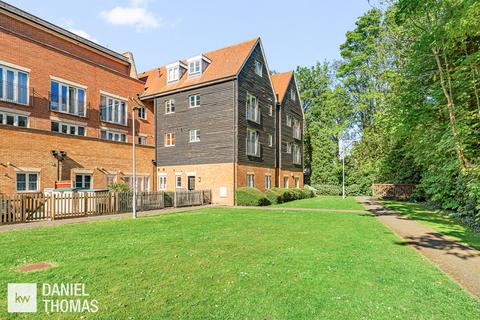 DANIEL THOMAS | Winchester Close, Waltham Abbey, EN9 1BB