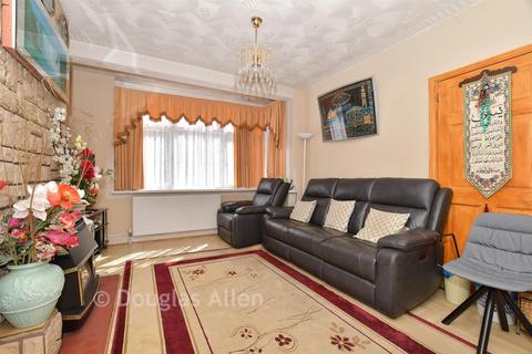 3 bedroom terraced house for sale, Overton Road, London E10