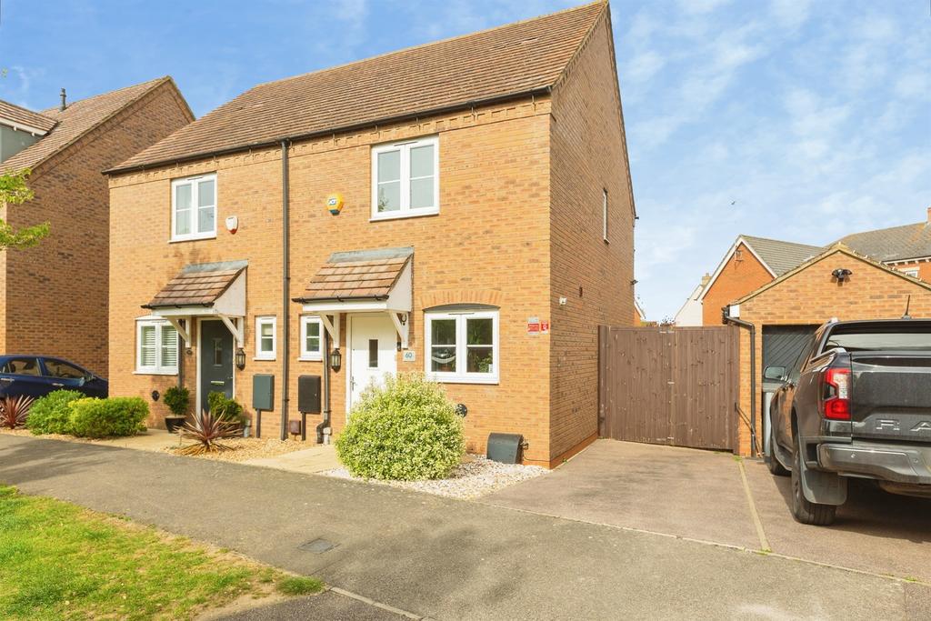 Detached house exterior, driveway