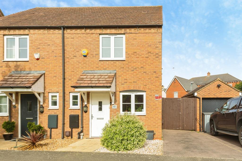Detached house exterior, driveway