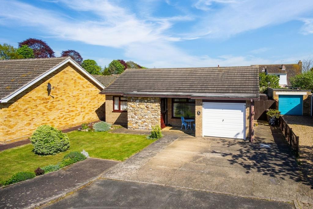 Detached house exterior, driveway