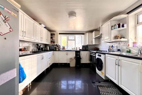 5 bedroom terraced house for sale, Romford Road, Forest Gate, E7 8AE