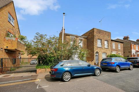 3 bedroom end of terrace house for sale, London E17
