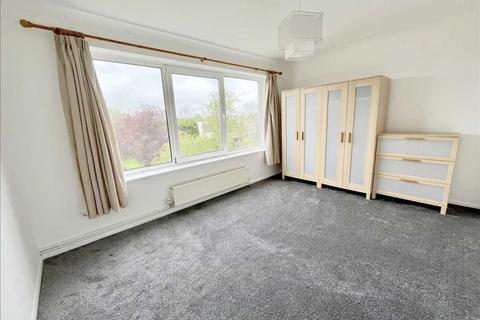 2 bedroom flat to rent, Coldharbour Lane, Bushey, WD23