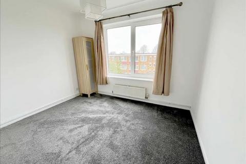 2 bedroom flat to rent, Coldharbour Lane, Bushey, WD23