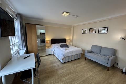 Studio to rent, Edgware Road, London W2