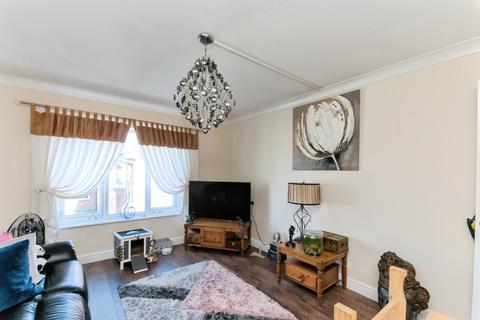 1 bedroom flat for sale, Wannock Road, Eastbourne, East Sussex, BN22
