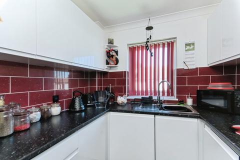 1 bedroom flat for sale, Wannock Road, Eastbourne, East Sussex, BN22