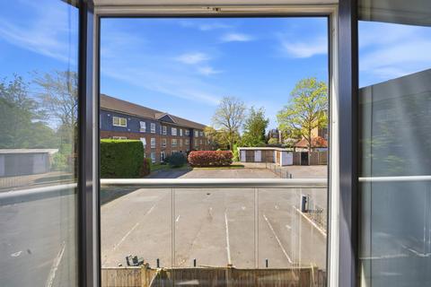 1 bedroom flat for sale, Park Terrace, Worcester Park KT4