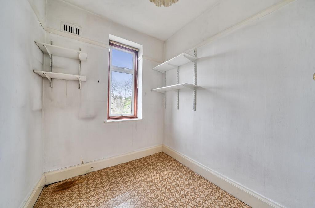 Walk-in wardrobe