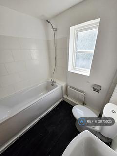 3 bedroom semi-detached house to rent, Weymouth Close, London, E6