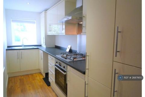 2 bedroom flat to rent, Hillside Avenue, Gravesend, DA12