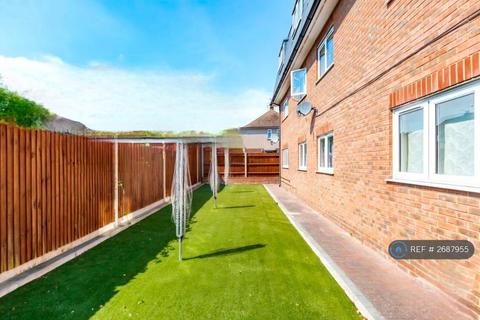 2 bedroom flat to rent, Hillside Avenue, Gravesend, DA12