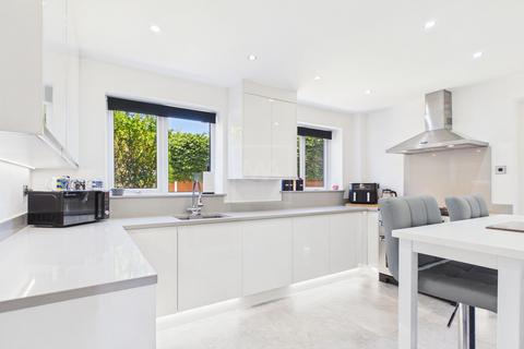 4 bedroom semi-detached house for sale, Morton Close, Old Hall, WA5