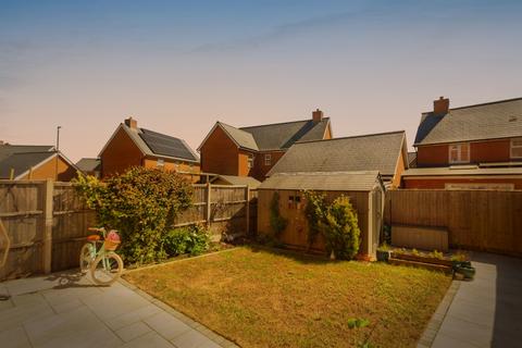 4 bedroom terraced house for sale, Tipton Crescent, Broughton, Aylesbury