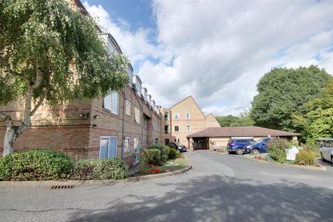 undefined, Homewillow Close, London