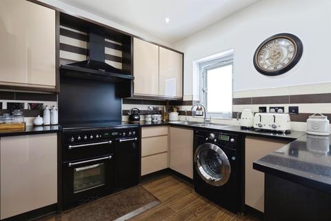4 bedroom end of terrace house for sale, Sandhurst Drive, Ilford