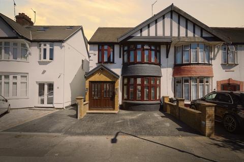 4 bedroom end of terrace house for sale, Sandhurst Drive, Ilford