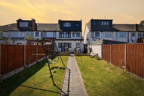 4 bedroom end of terrace house for sale, Sandhurst Drive, Ilford
