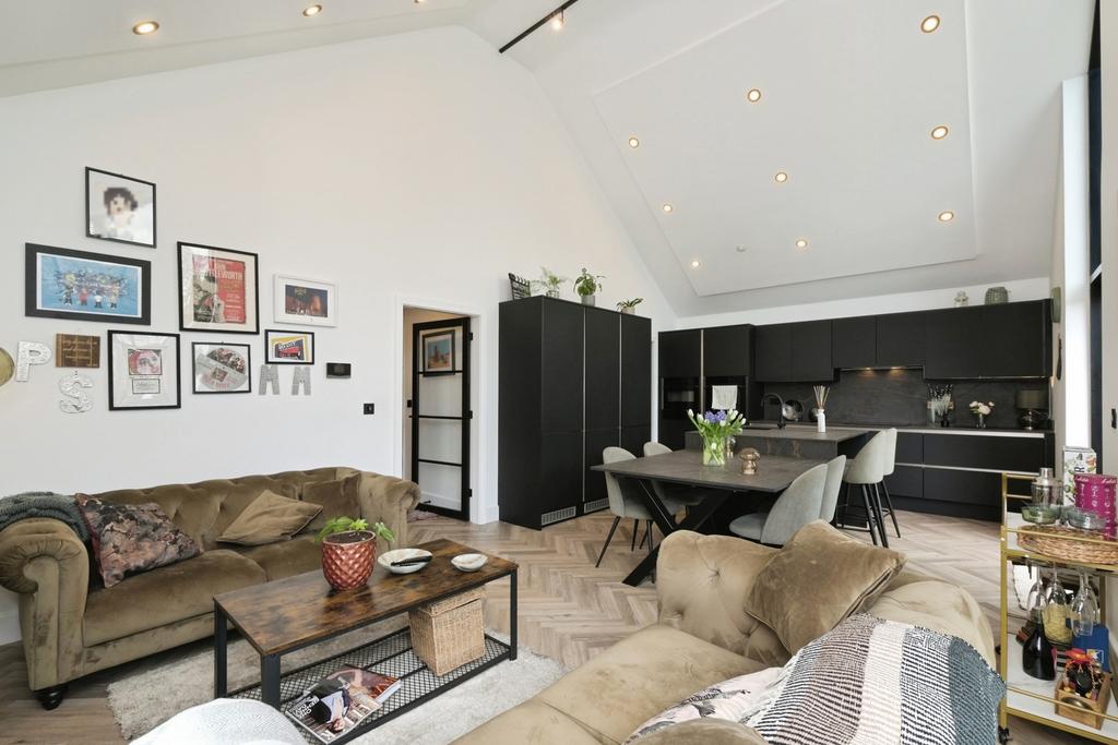 Lounge/ Kitchen