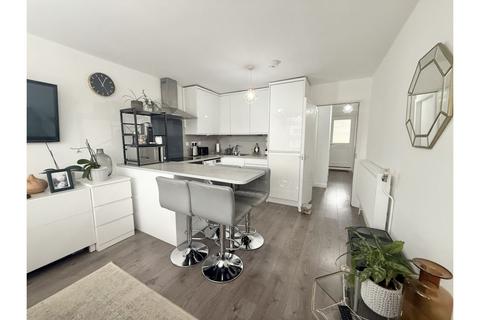 Augustus Close, Brentford, TW8