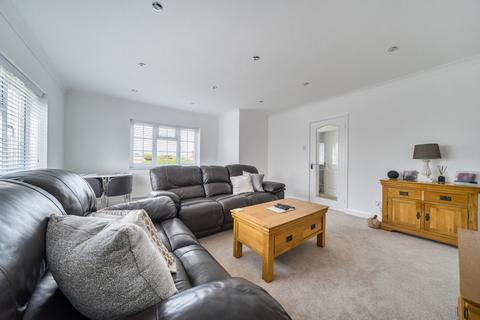 2 bedroom bungalow for sale, Frinton Road, Holland-on-Sea, Clacton-on-Sea