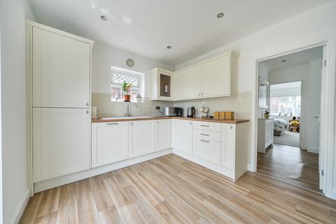2 bedroom bungalow for sale, Frinton Road, Holland-on-Sea, Clacton-on-Sea