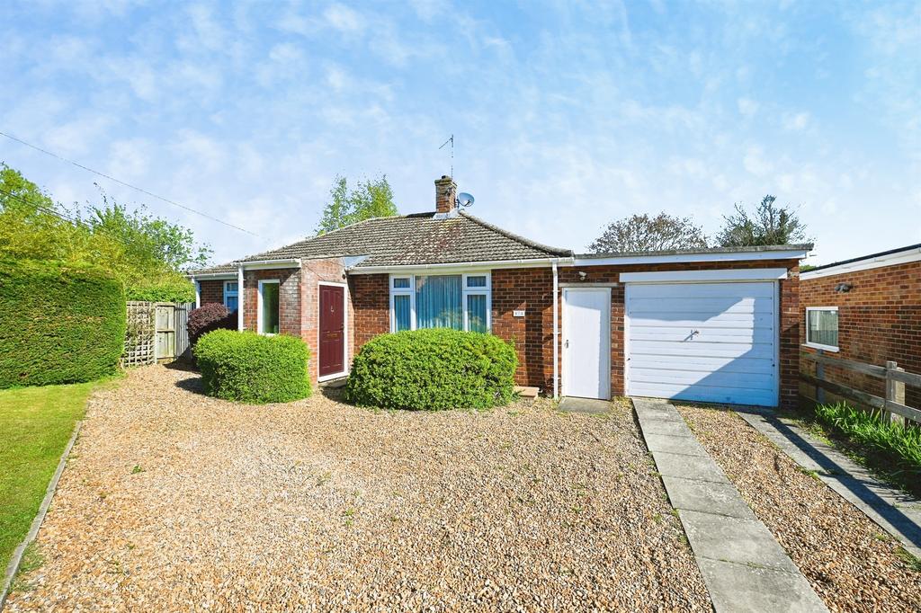 2 bedroom detached bungalow for sale
