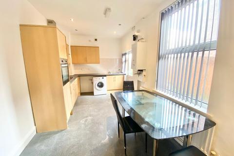 4 bedroom flat for sale, Park Road, Newcastle upon Tyne NE4