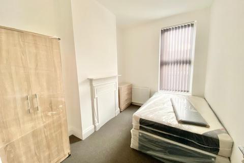4 bedroom flat for sale, Park Road, Newcastle upon Tyne NE4