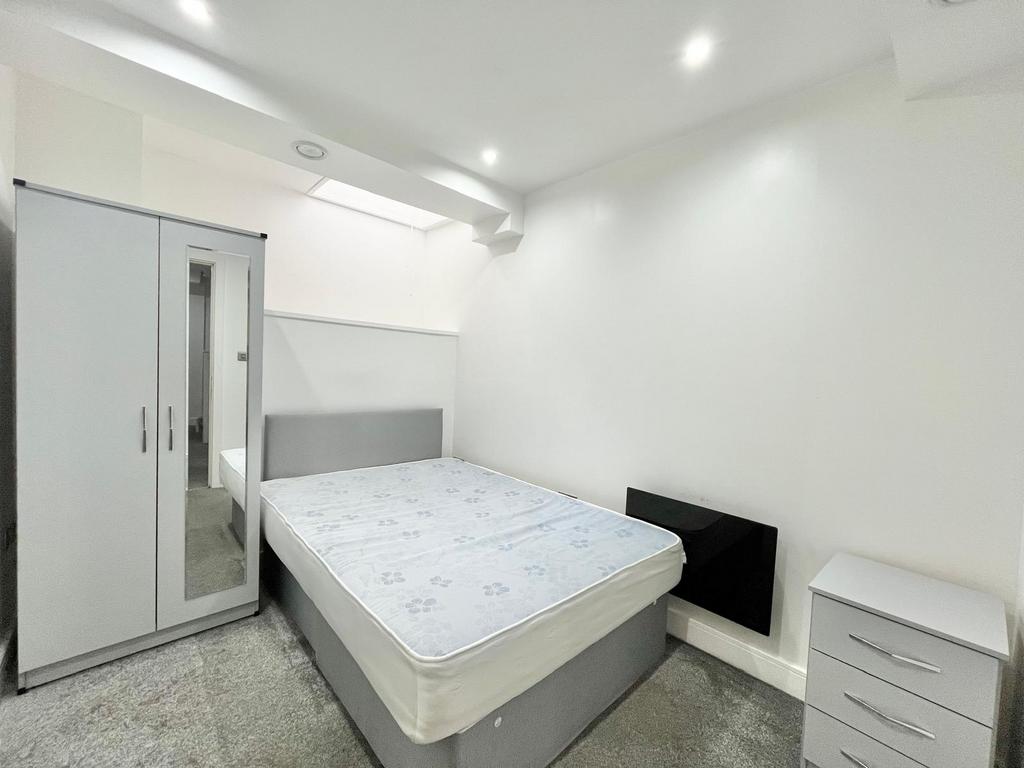Apartment in Cardiff, Cardiff Bay - View 3