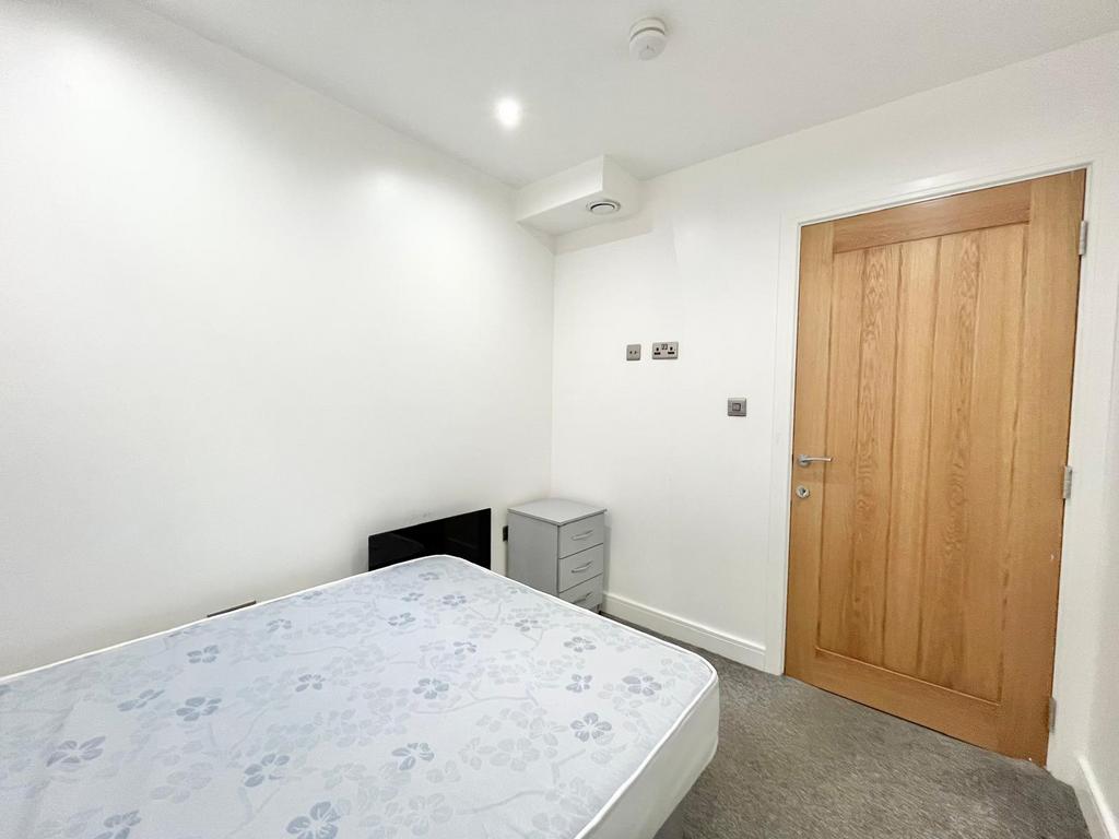 Apartment in Cardiff, Cardiff Bay - View 5