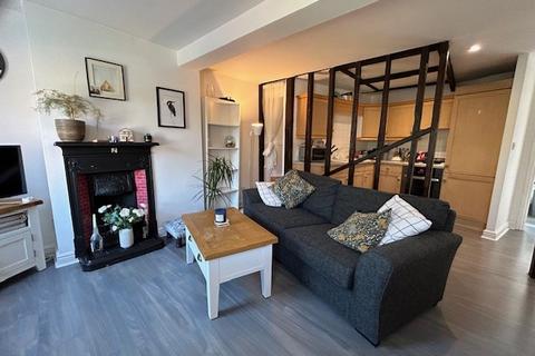 2 bedroom flat to rent, Victoria Street, Windsor, SL4