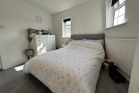2 bedroom flat to rent, Victoria Street, Windsor, SL4