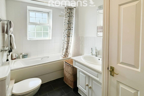 2 bedroom flat to rent, Victoria Street, Windsor, SL4