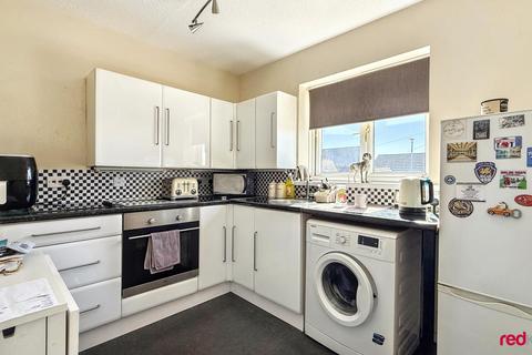 2 bedroom apartment to rent, Cotswold Close, Newport,
