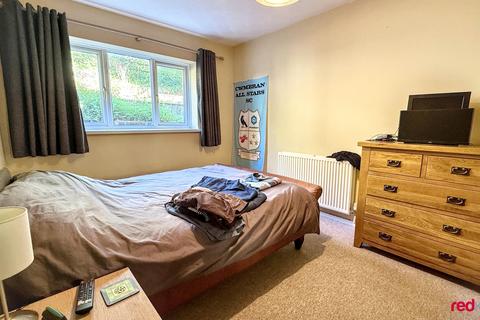2 bedroom apartment to rent, Cotswold Close, Newport,
