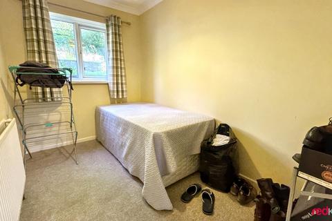 2 bedroom apartment to rent, Cotswold Close, Newport,