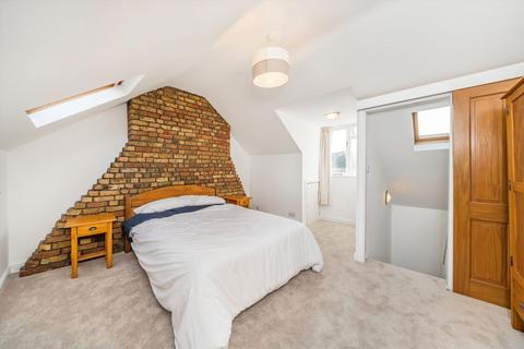 2 bedroom maisonette for sale, Russell Road, London SW19