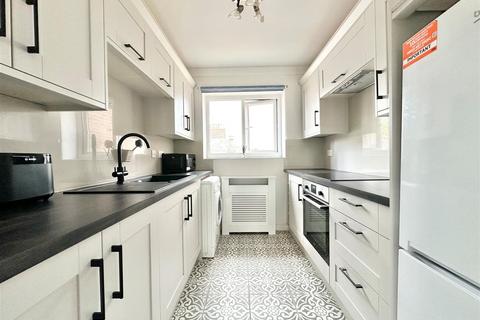 2 bedroom flat for sale, Buxton Road, Disley, Stockport