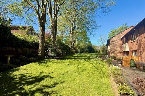 2 bedroom flat for sale, Buxton Road, Disley, Stockport