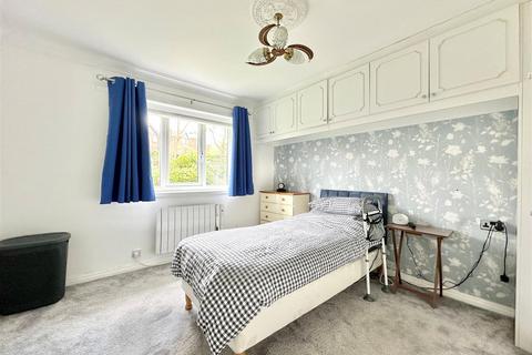 2 bedroom flat for sale, Buxton Road, Disley, Stockport