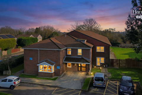 Flat - Danescourt Way, Cardiff CF5