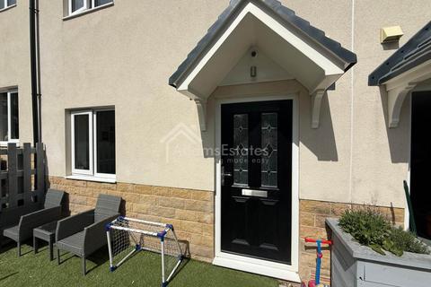 3 bedroom terraced house for sale, Hillcrest Court, Dewsbury
