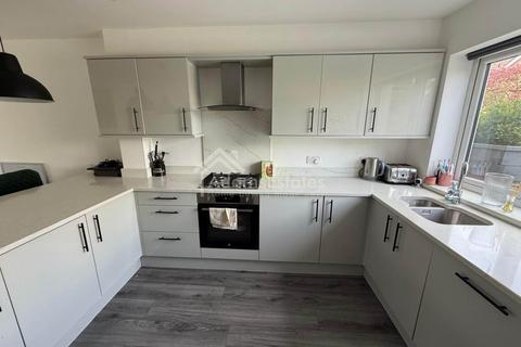 3 bedroom terraced house for sale, Hillcrest Court, Dewsbury