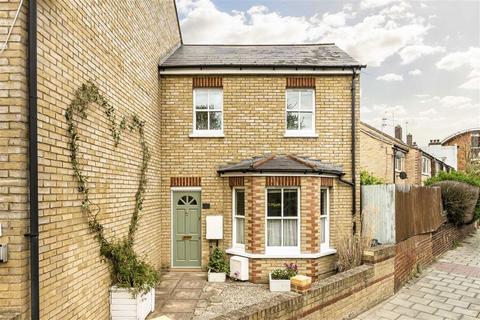 2 bedroom semi-detached house for sale, Pulross Road, London SW9