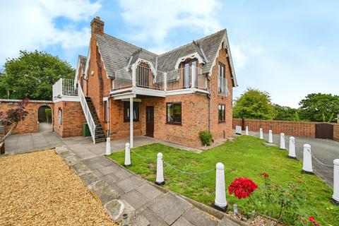 3 bedroom detached house for sale, Tatenhill Common, Rangemore, BURTON-ON-TRENT
